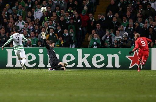 Spartak Moscow's Ari (L) chips the ball over Celtic's Fraser Forster (C) to score